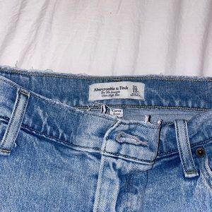 Abercrombie Curve Love 90s Ultra High Rise Straight Jeans size 31 light wash